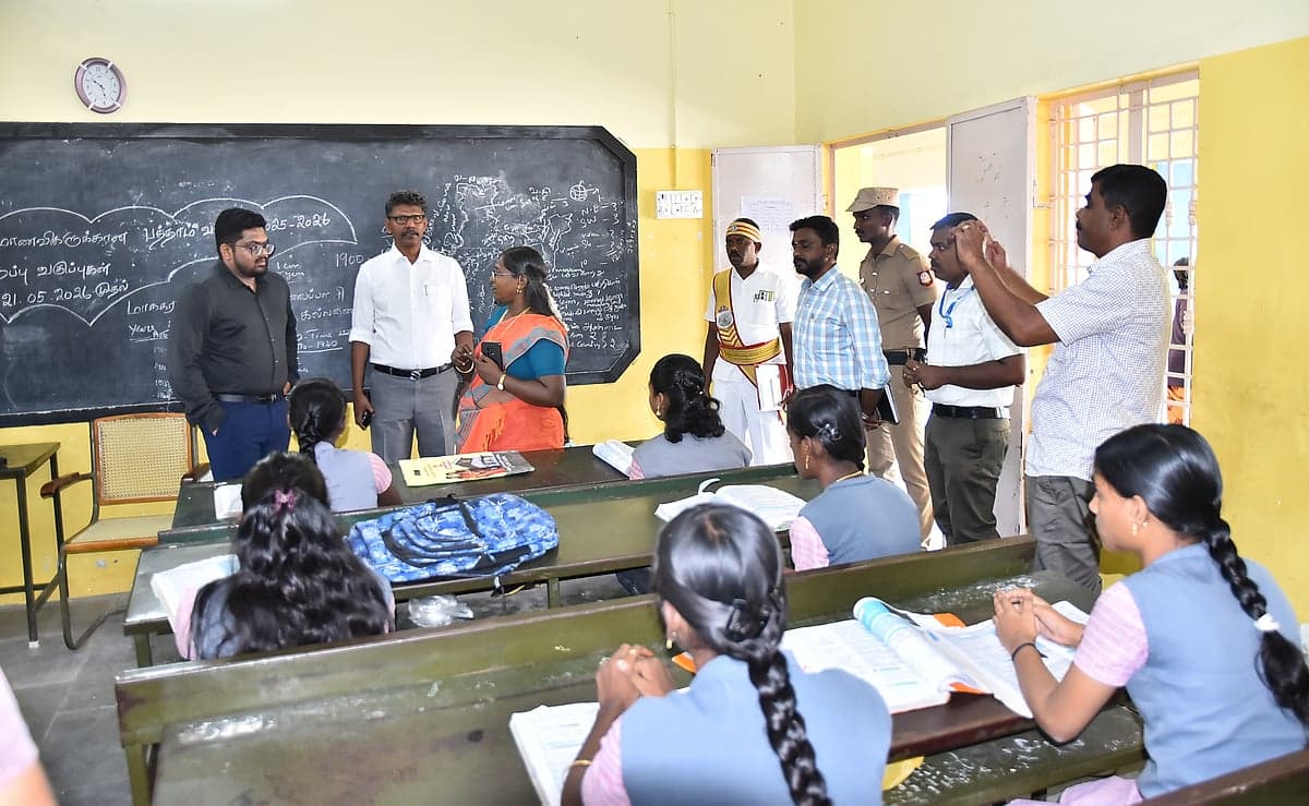 திருநெல்வேலி: கோடை விடுமுறை முடிந்து பள்ளிகள் திறப்பு; ஸ்பாட் விசிட் செய்த ஆட்சியர் | Photo Album