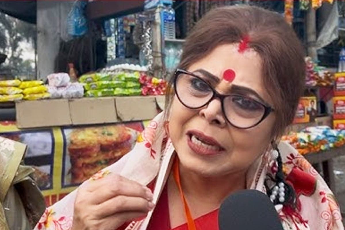 আধুনিকীকরণের স্বার্থেই যাদবপুর-বাঘাযতীনে হকার উচ্ছেদ! তৃণমূলের ১৫ বছরের কাটমানির হিসেব চাইলেন শর্বরী