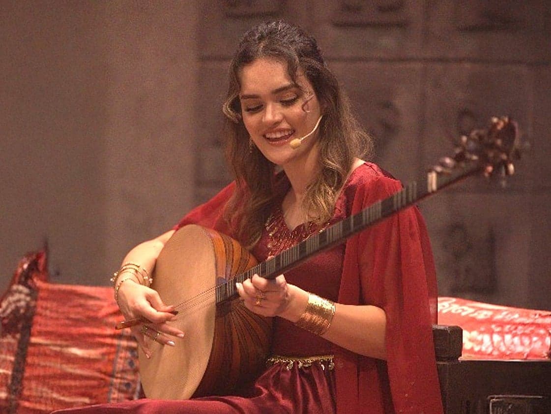 আহসান মঞ্জিল–লালবাগ ঘুরে মুগ্ধ তুর্কি গায়িকা, ঢাকাকে বললেন ‘ফলের স্বর্গ’