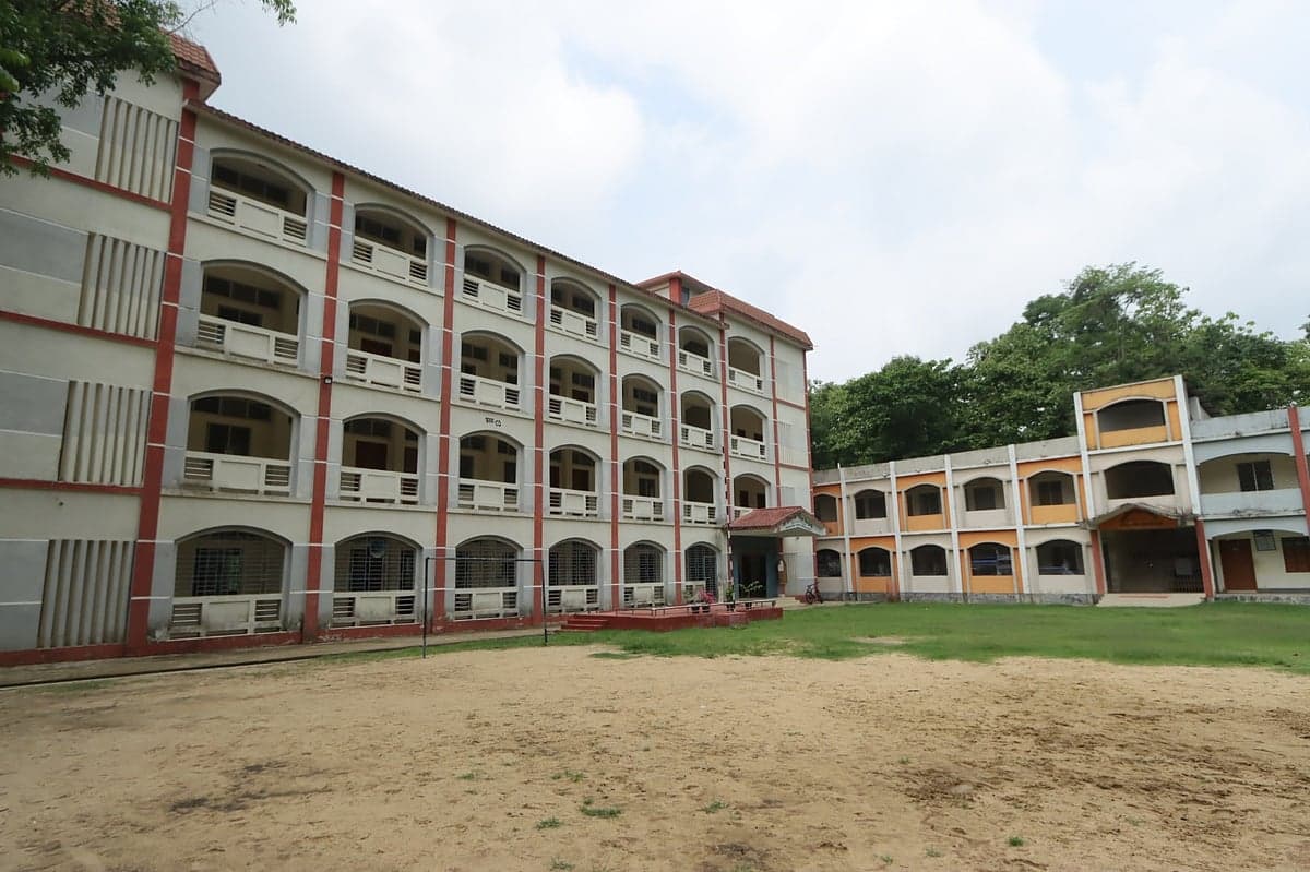 ম্রো জনগোষ্ঠীর প্রথম বিদ্যালয়, যার সঙ্গে জড়িয়ে আছে শহীদ রাষ্ট্রপতি জিয়াউর রহমানের নাম