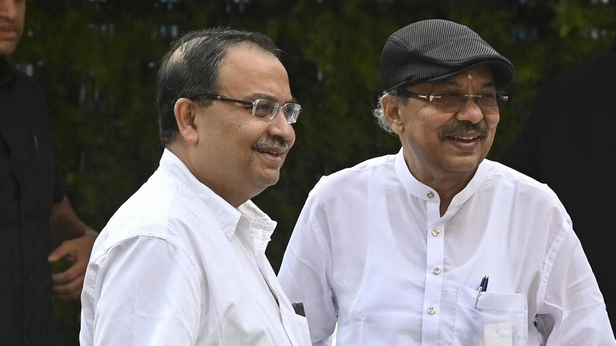Loyalists rally behind Mamata, say an ousted leader cannot lead Trinamool in Assembly